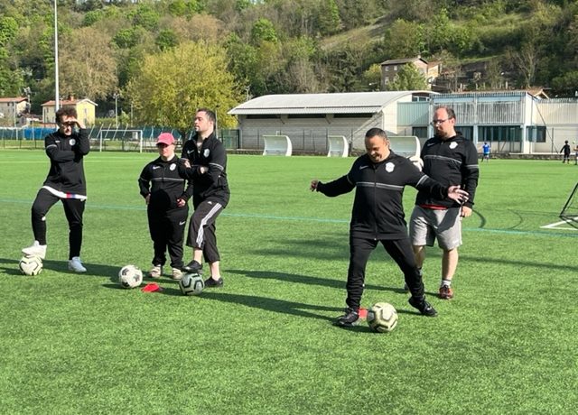 Vendredi 22 avril 2022, fin du stage de foot dans la joie pour les résidents et les locataires de l’AAPHTV